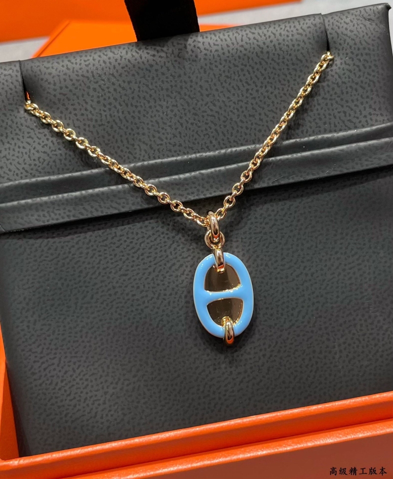 H**me5 necklaces